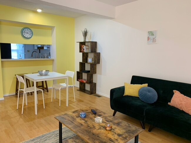 Foto del edificio - 2473 Brittany Ln