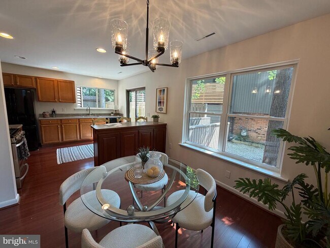 Foto del edificio - 1016 Timber Creek Dr