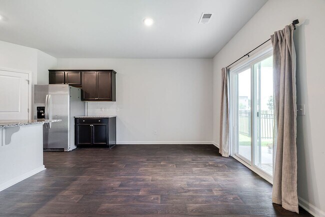 Building Photo - Stylish 4-Bed 2 Bath Ranch Home with Moder...