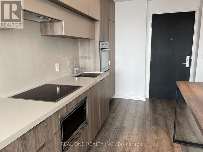Photo du bâtiment - 3703-3708 EGLINTON Ave