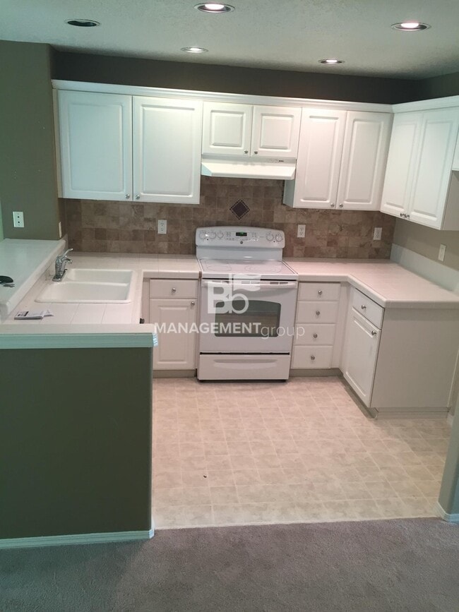 Building Photo - NW Portland- Bethany Light & Bright Home with Private Backyard