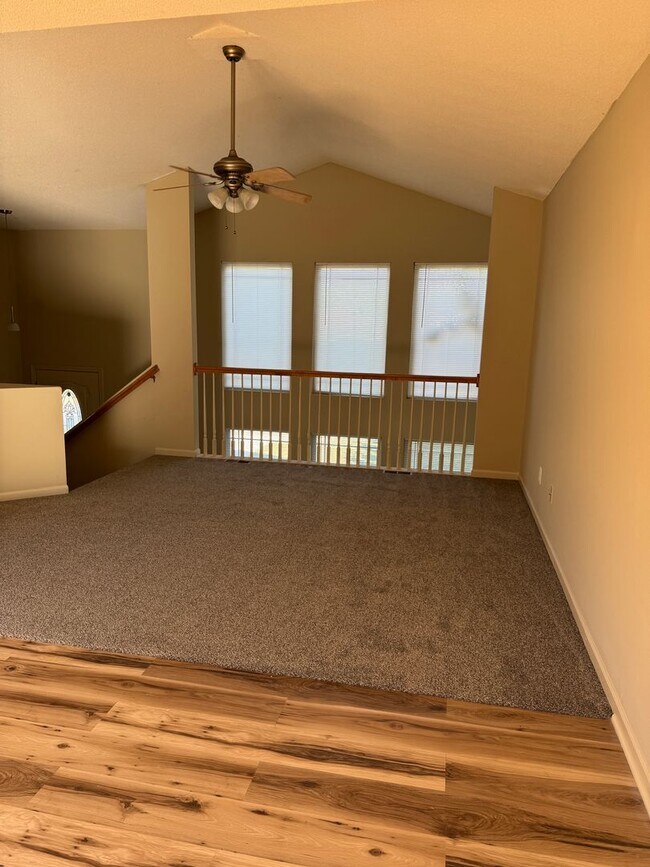 Building Photo - Split Level Three Bedroom 2.5 Bath with Tw...