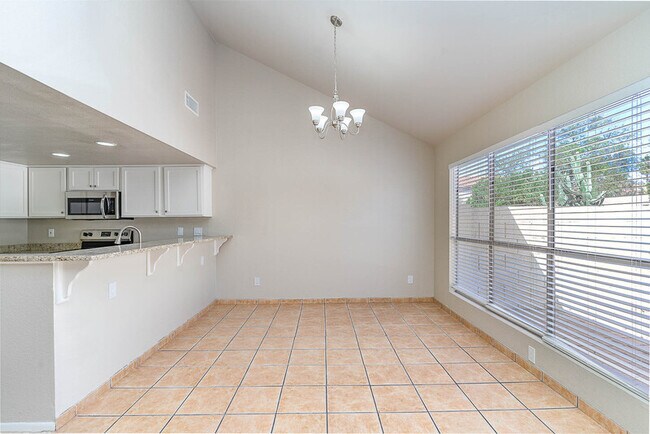 Building Photo - 3726 W Ivanhoe St