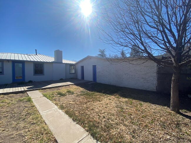 Building Photo - 701 N Austin St