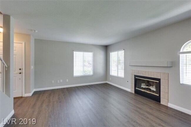 Building Photo - Charming 3-Bedroom Henderson Townhome