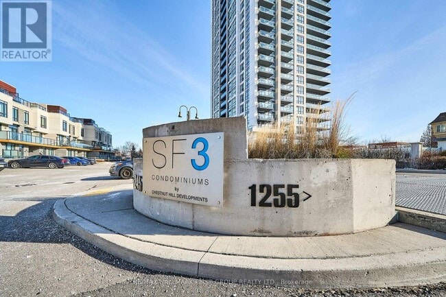 Building Photo - 1255 Bayly St