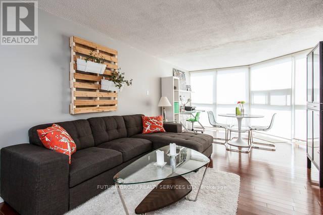 Primary Photo - 701 King St W