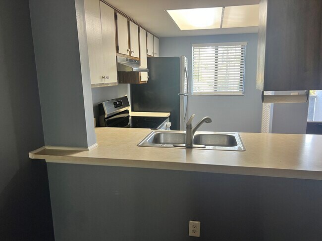 Foto del edificio - 4535 Holly Tree Rd