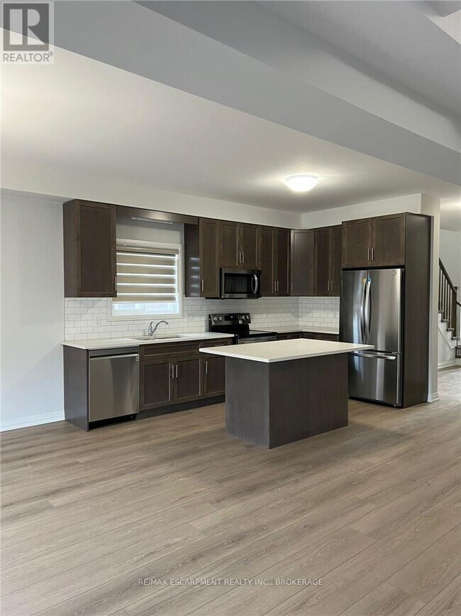 Photo du bâtiment - 45 Bur Oak Dr