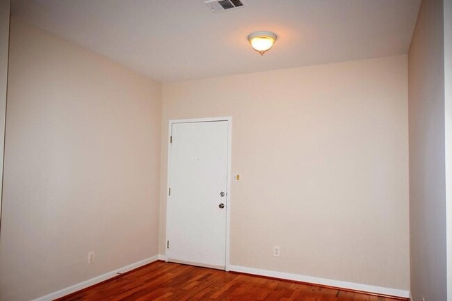 Photo - 1421 W Peachtree St NE House