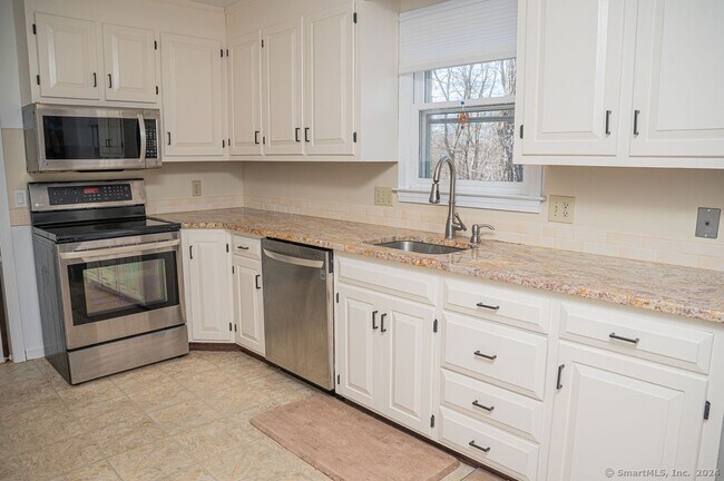 Building Photo - 100 White Birch Dr