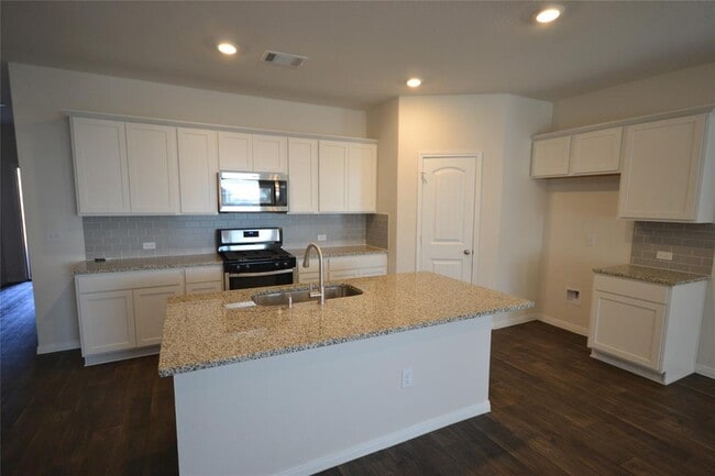 Building Photo - 717 Mais Dr