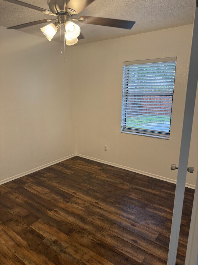 Foto del edificio - 3407 Fox Ridge St
