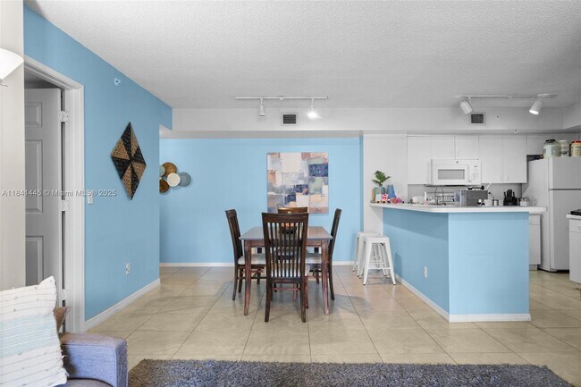 Building Photo - 2600 S University Dr