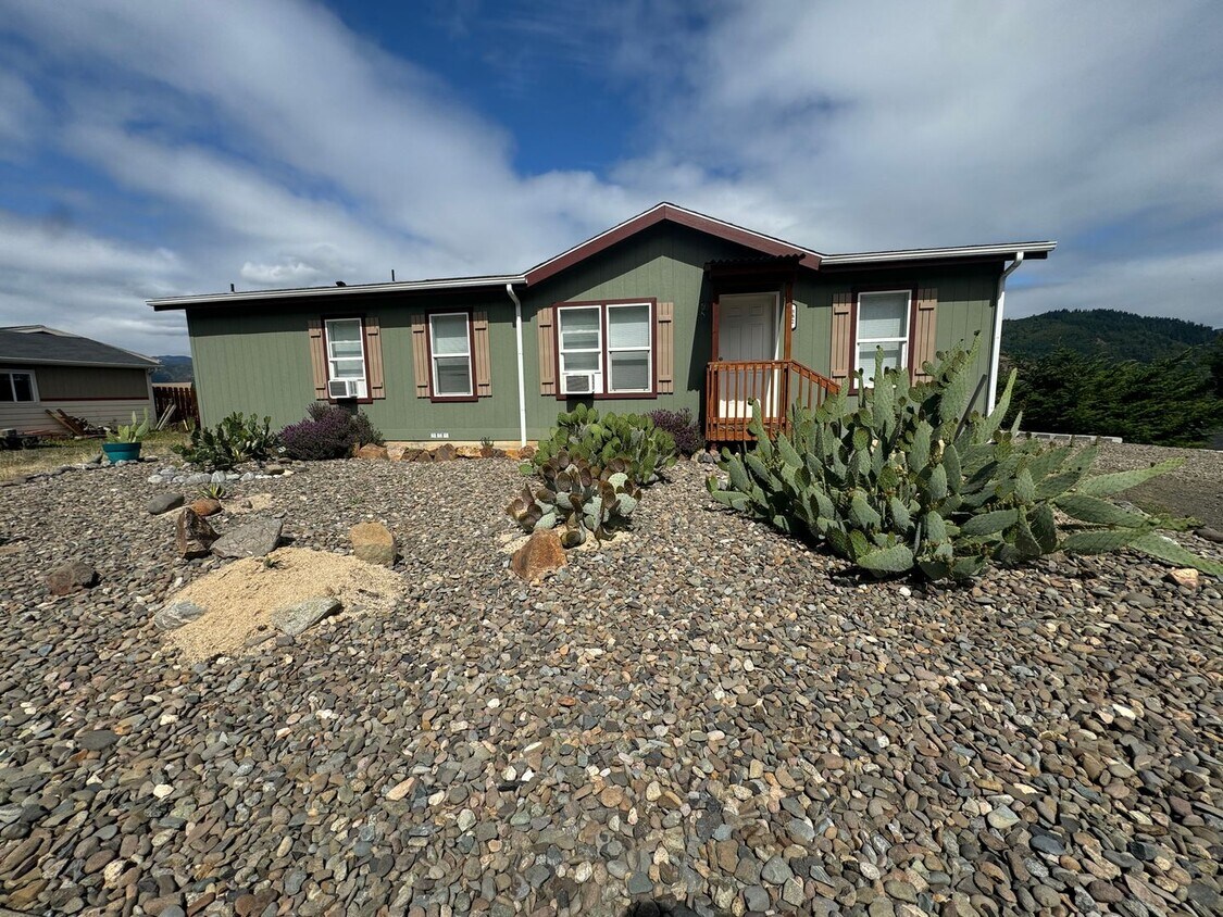 Foto principal - 3 Bedroom in Myrtle Creek