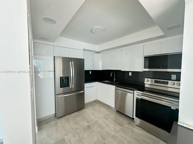 Foto del edificio - 16546 NE 26th Ave