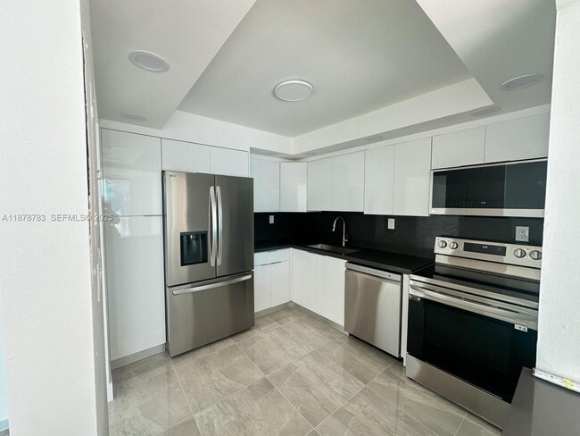 Building Photo - 16546 NE 26th Ave