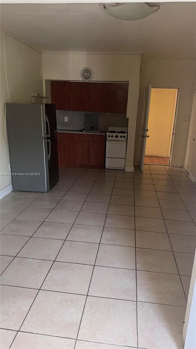 Foto del edificio - 2614 SW 8th St