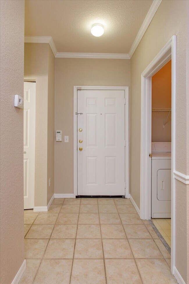 Building Photo - Gated Community of Mosaic 1 Bedroom