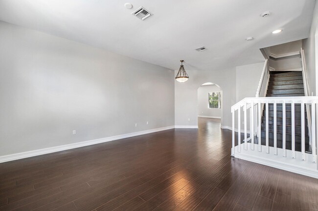 Foto del edificio - 1885 Highland Grove Dr