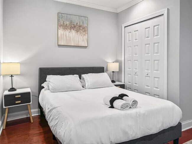 Building Photo - 606 S 2nd St