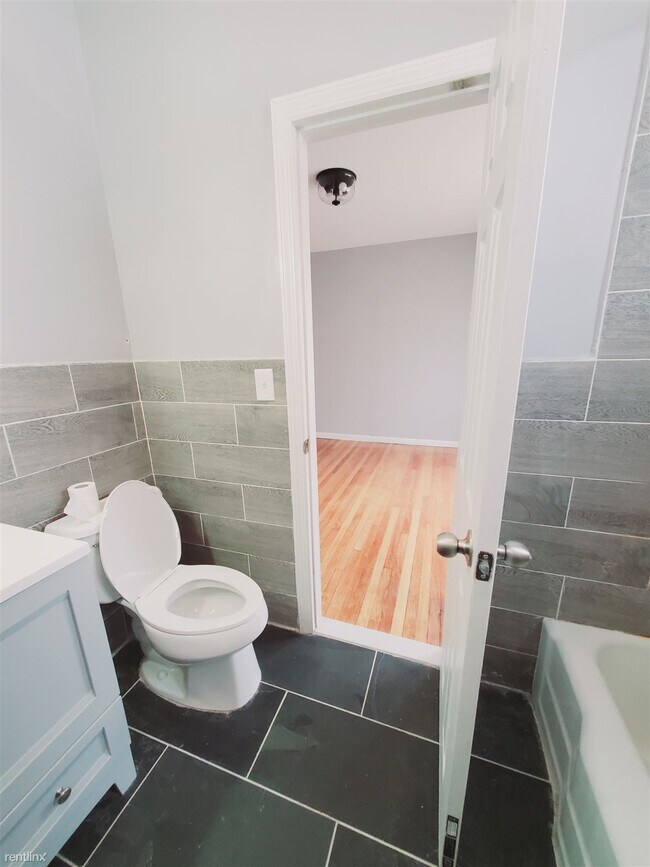 Building Photo - 2 br, 1.5 bath Condo - 164 Wardwell St Unit 1