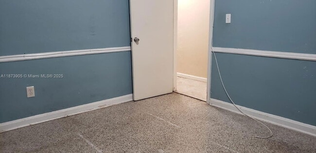 Foto del edificio - 2063 NE 173rd St