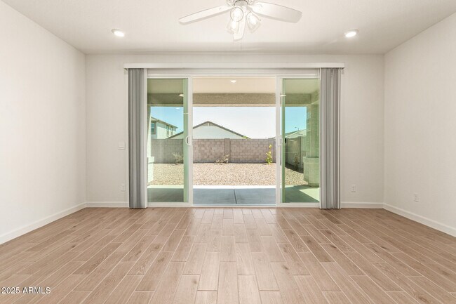 Foto del edificio - 17735 W Msn Ln