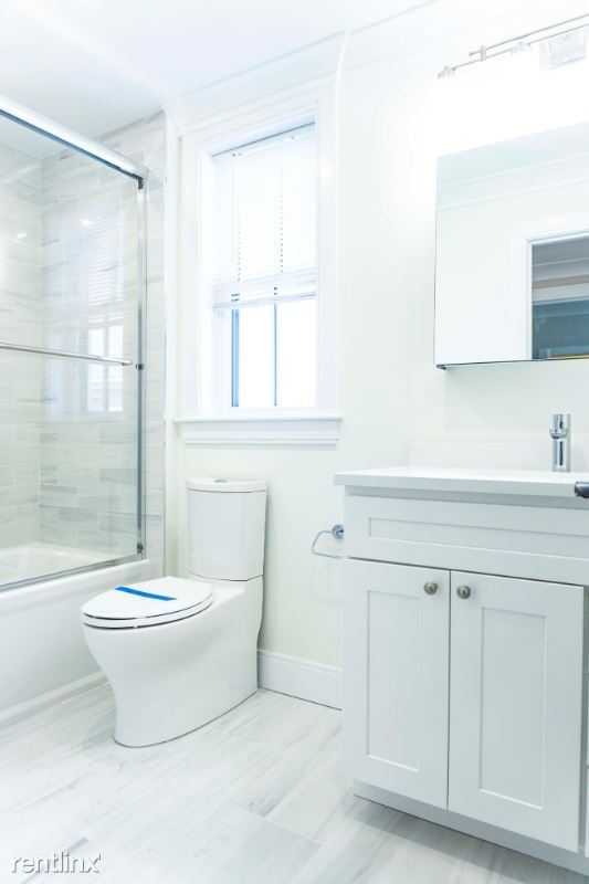 Building Photo - 74 Linden St