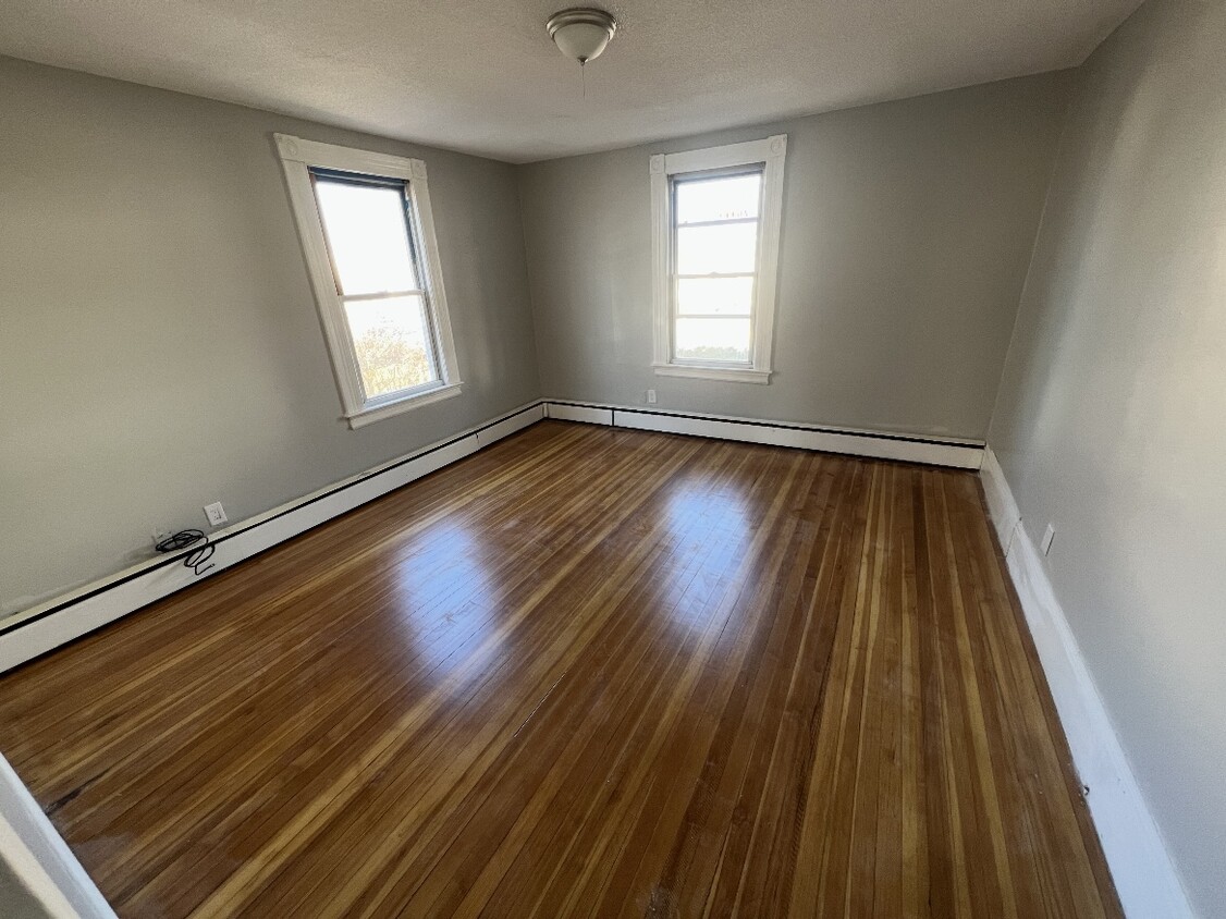 Primary Photo - 132 Maple St