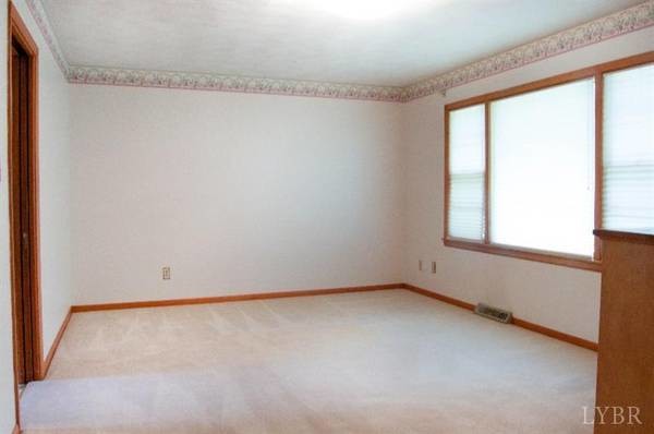 Building Photo - 1225 Lakeview Dr