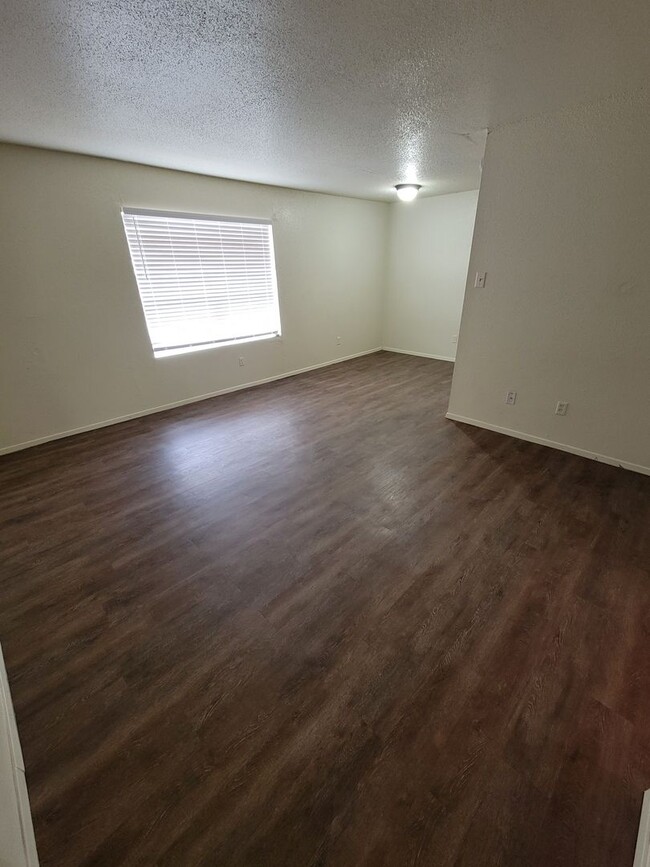 Building Photo - Bryan - Northgate Area - 2 Bedroom 1 Bath!...