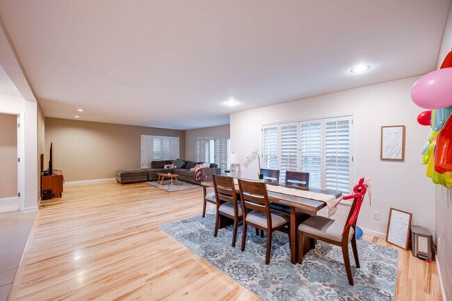 Foto del edificio - Luxury Rental: Chef’s Kitchen, Hot Tub & Room to Entertain