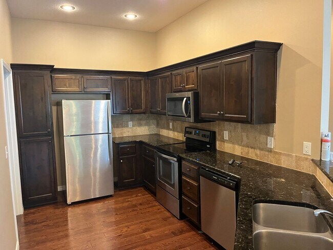 Foto del edificio - Beautiful 3 bed, 2 bath all-brick home in ...