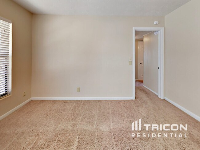 Foto del edificio - 10506 Dodd Rd