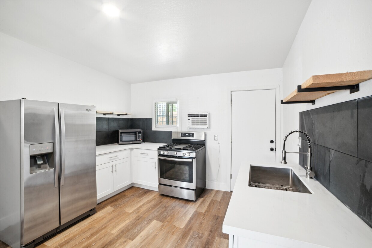 Kitchen - 4539 N 29th Dr