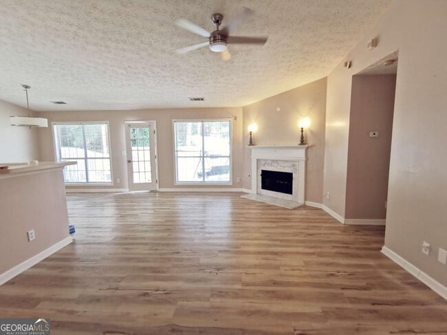 Building Photo - 2100 Racquet Club Cir NW