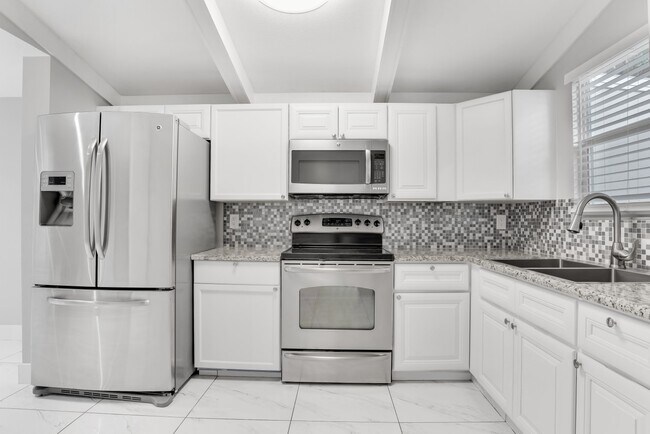 Building Photo - 6033 W Amelia St