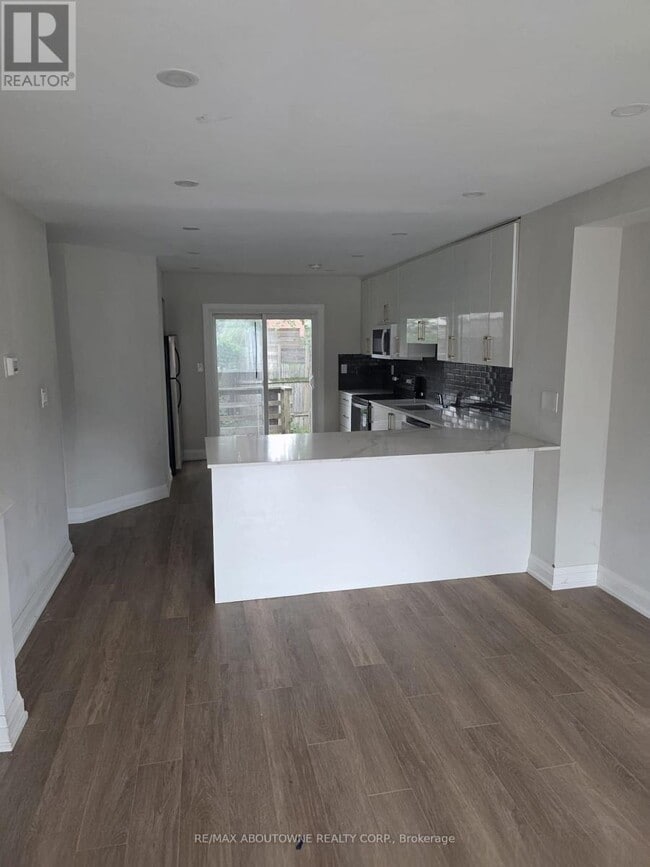 Photo du bâtiment - 110 Beach Rd