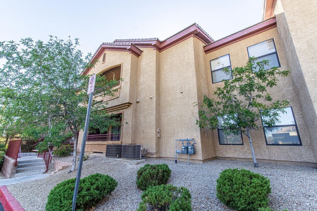 Primary Photo - First floor condo in gated northwest commu...