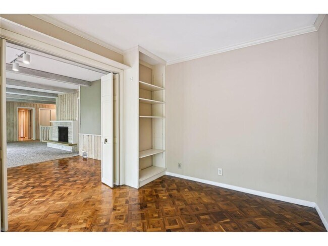 Building Photo - 5525 Highwood Dr