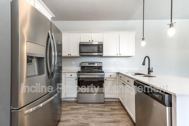 Building Photo - 654 N Emery Ave