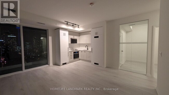 Building Photo - 280 Dundas St W