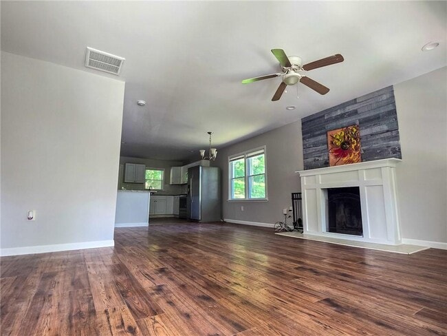 Building Photo - 257 Barfield Ave SW