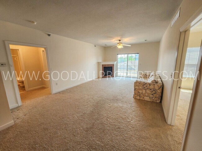 Building Photo - 3 Bedroom Condo in beautiful West Des Moines!