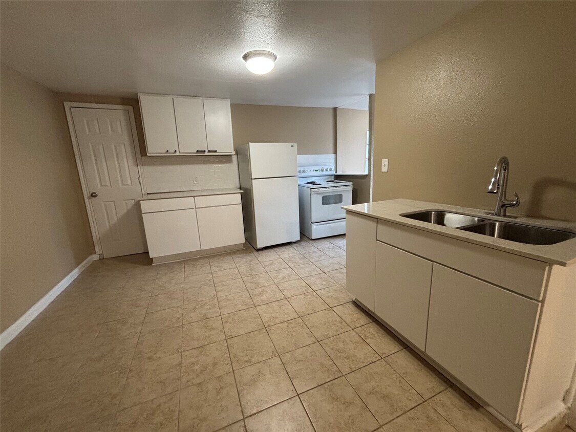 Foto del edificio - 7314 Navigation Blvd