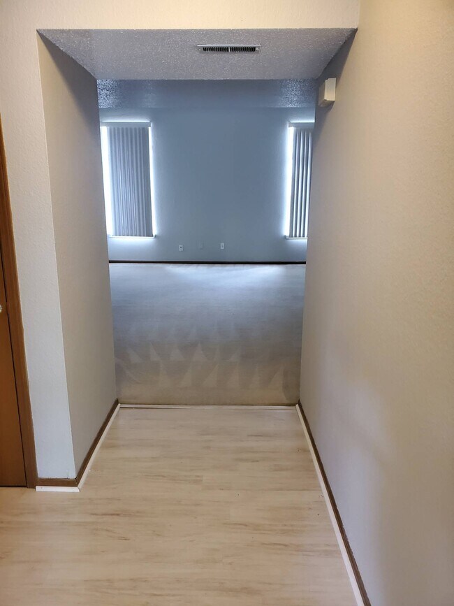 Building Photo - 8632 Coralberry Ln