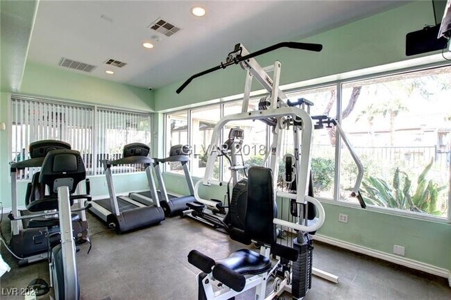 Foto del edificio - 5710 E Tropicana Ave
