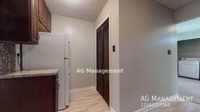 Building Photo - 163 Euclid St - Spacious 3Bed/1.5 Bath Mt....