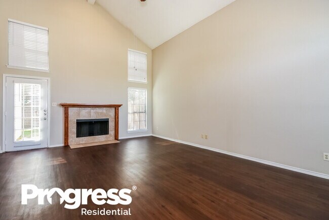 Building Photo - 2420 Bennington Dr